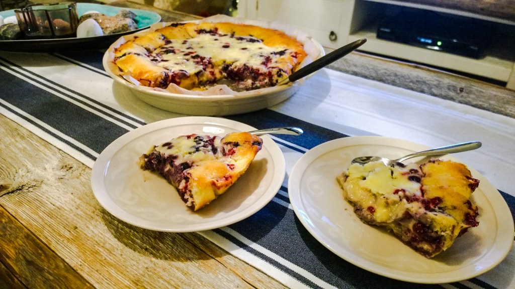 Marja-valkosuklaapiirakka