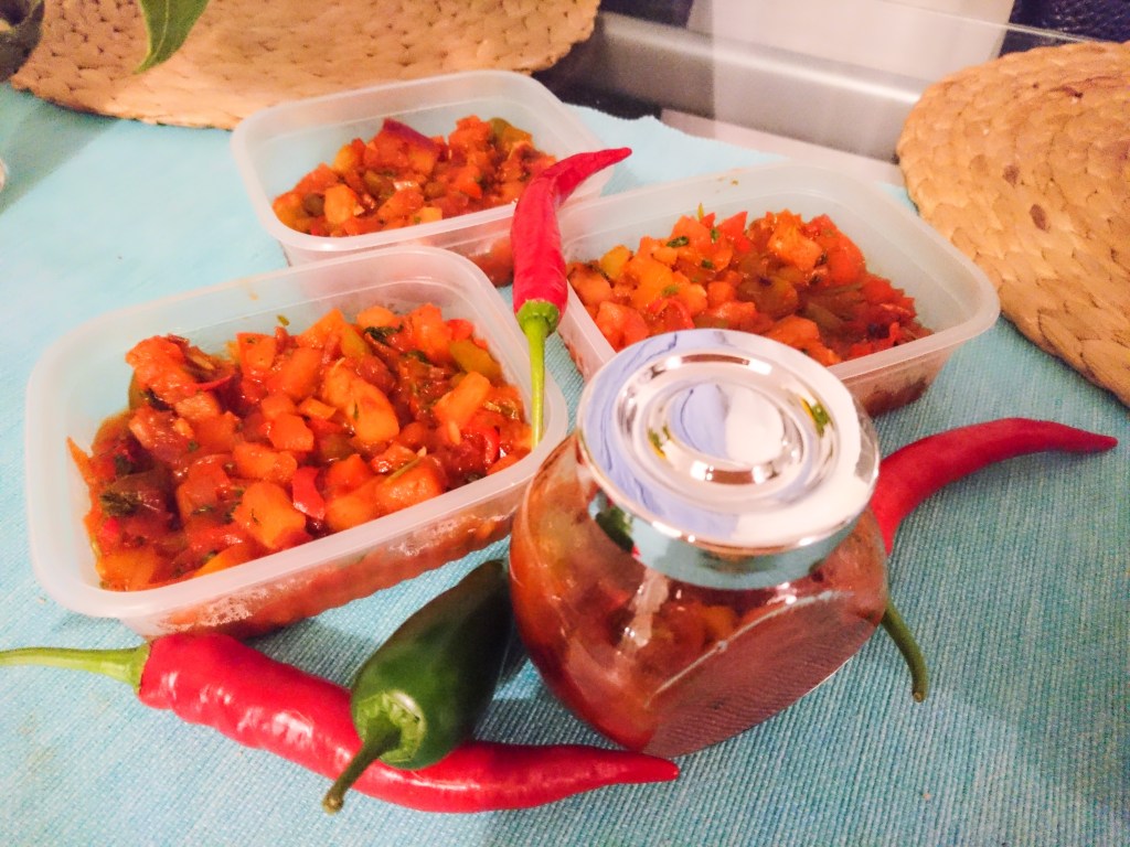 Paprikasalsa, ananassalsa ja meksikolainen salsa verde cocido