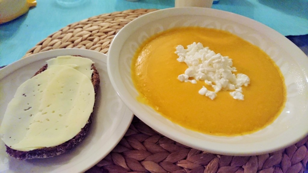 Juustoinen kasvissosekeitto