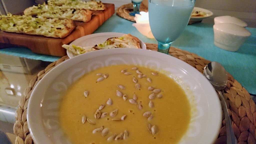 Kurpitsakeitto ja kasvisliekkipiirakka