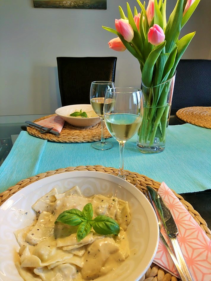 Kotitekoinen ravioli