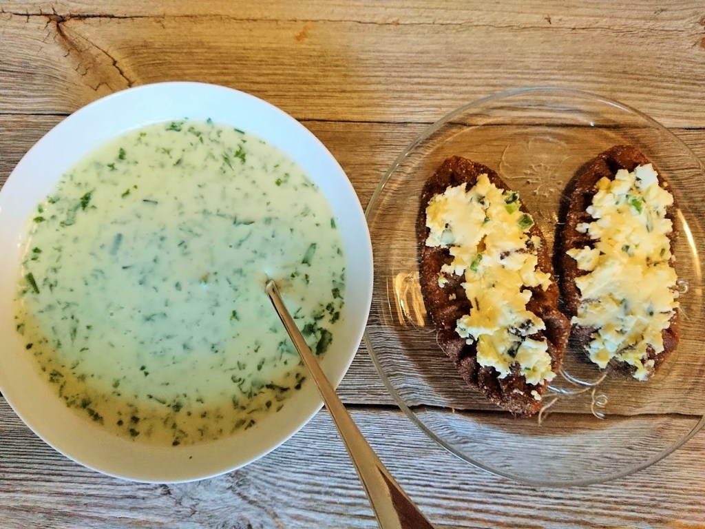 Pinaattipiirakka ja nokkoskeitto