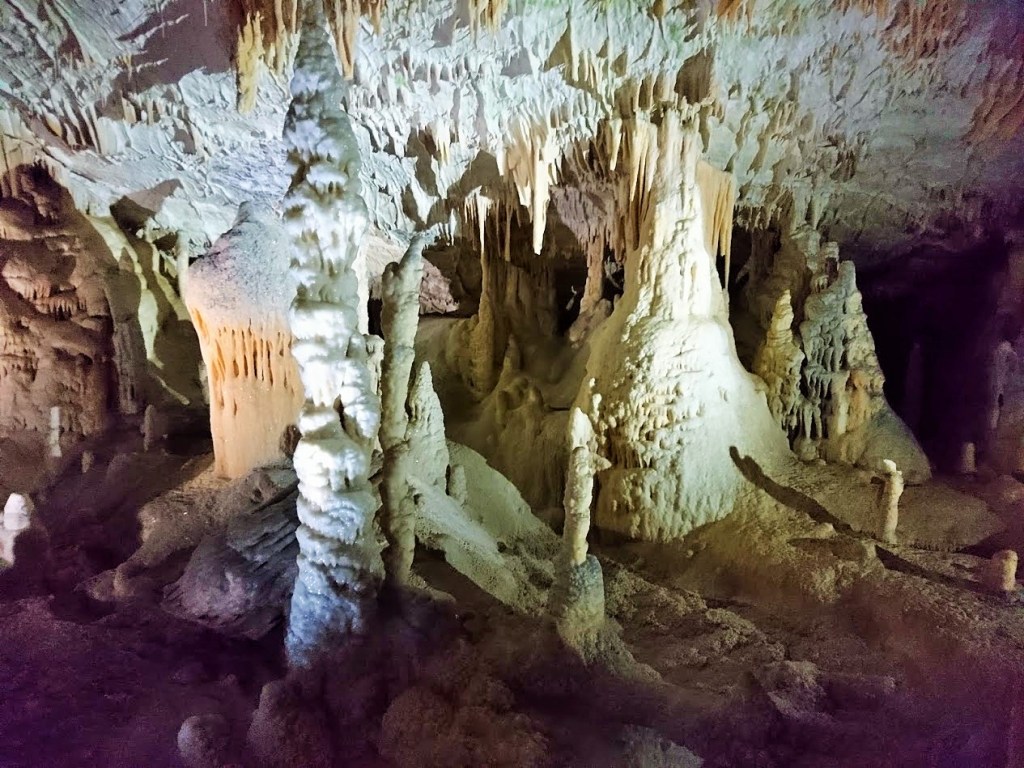 Postojnan tippukiviluolasto Sloveniassa