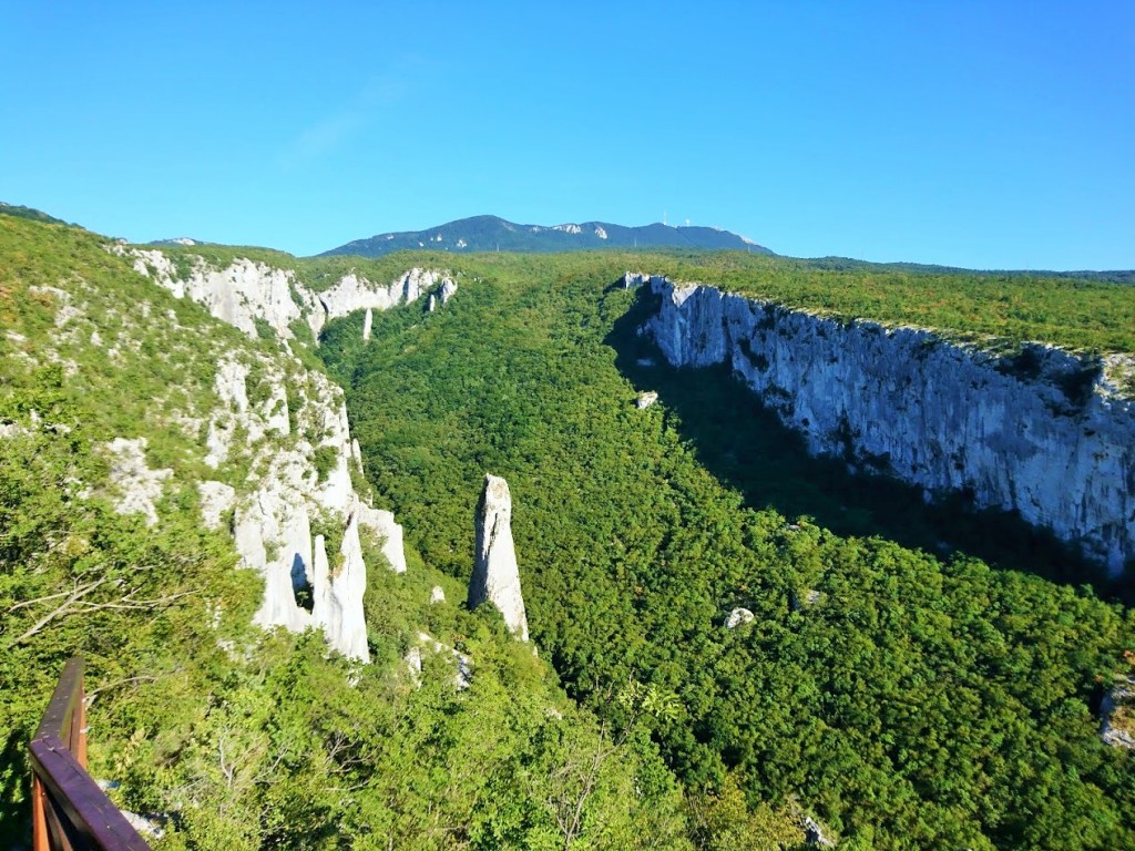 Vela dragalla saa nauttia upeista&nbsp;maisemista