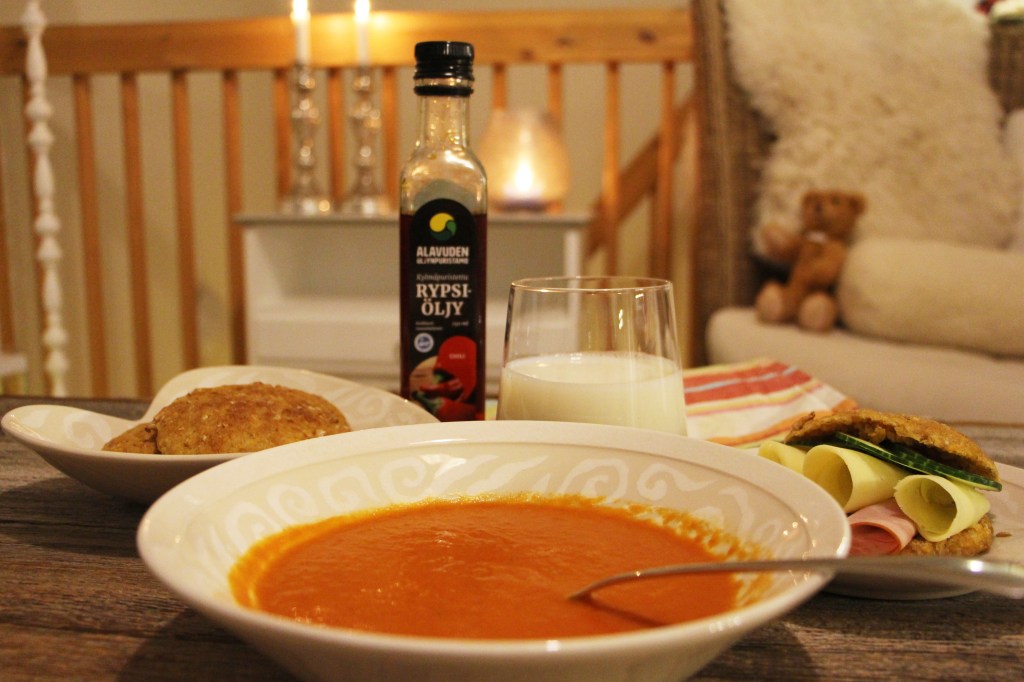 Tomaattikookoskeitto