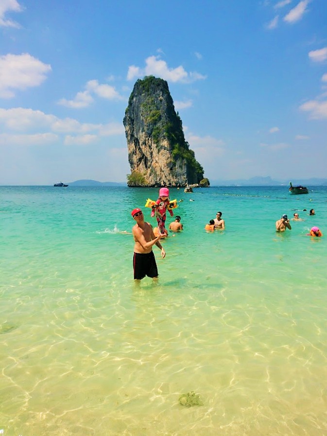 Podalla valkoista hiekkaa, snorklausta ja&nbsp;apinoita