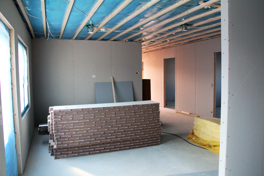 Lattiavalusta sisustustöiden alkuun