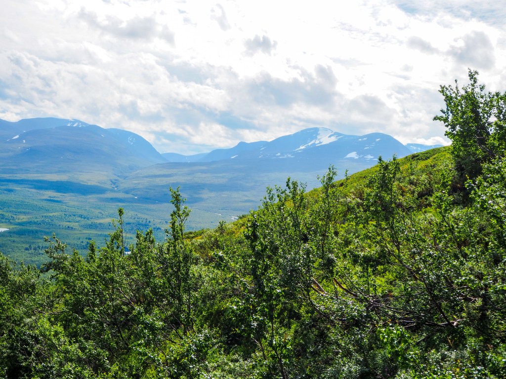 Nuoljan huipulle Rihdonjiran vesiputouksen&nbsp;kautta
